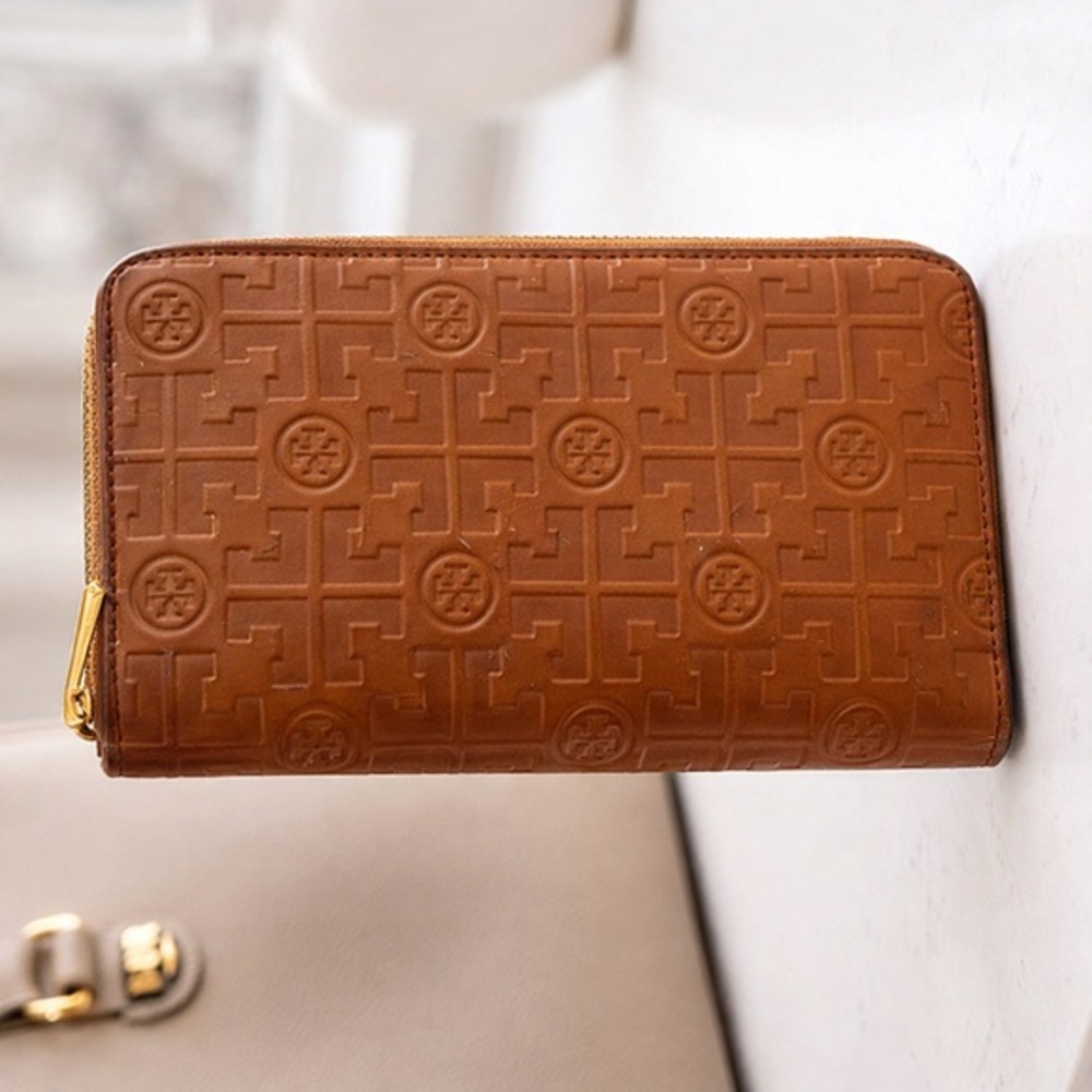 Tory Burch Embossed Logo Zip Wallet in Brown with Gold Hardware